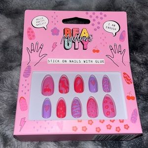 Mallows Beauty UK Press On Nails with Glue Brand New in Box